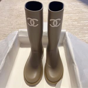 *new* 22k Dark Beige Rainboots SZ38